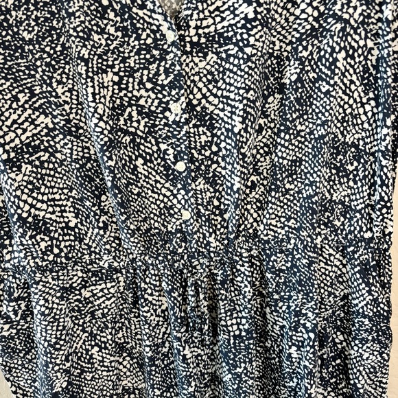 GAP V-Neck Romper - Picture 5 of 6